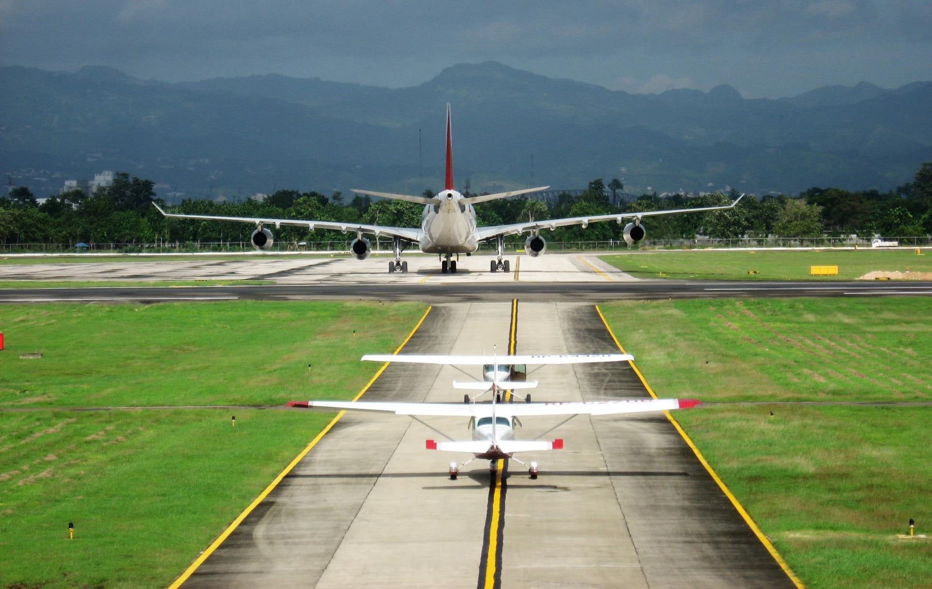 CAFS Cessna trainers behind a commercial airliner on the taxiway — regional aviation pathway
