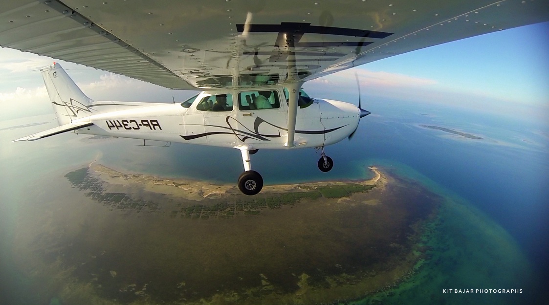 Cessna 172 in flight